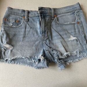 Gap frayed short